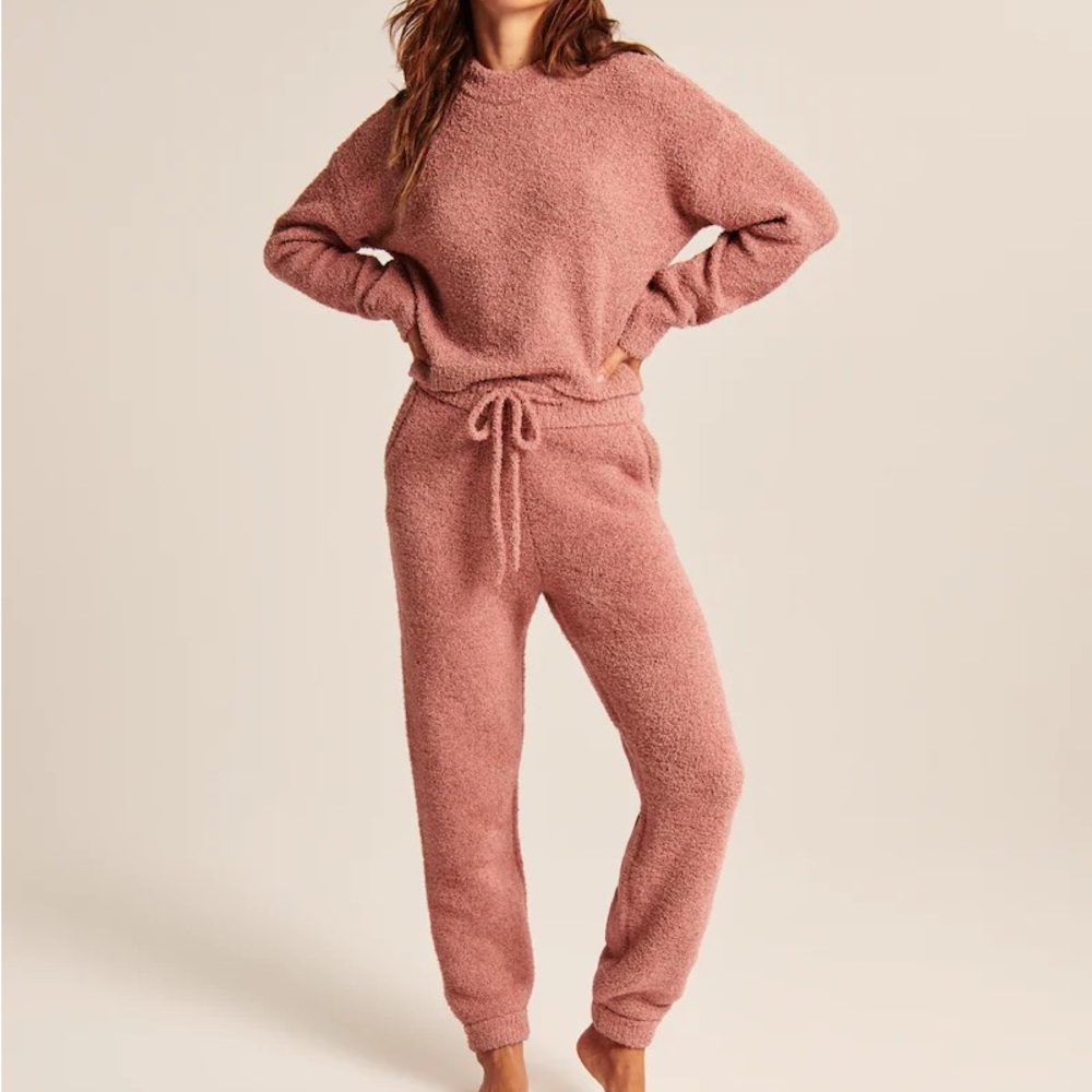 Abercrombie Lounge Set (Sunday Sweats & CremeLuxe Crew Sweater) in Dusty Pink